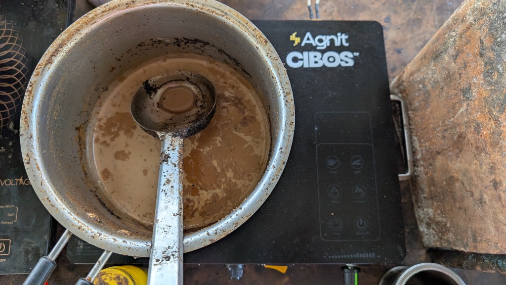 Making tea on Agnit cooktop